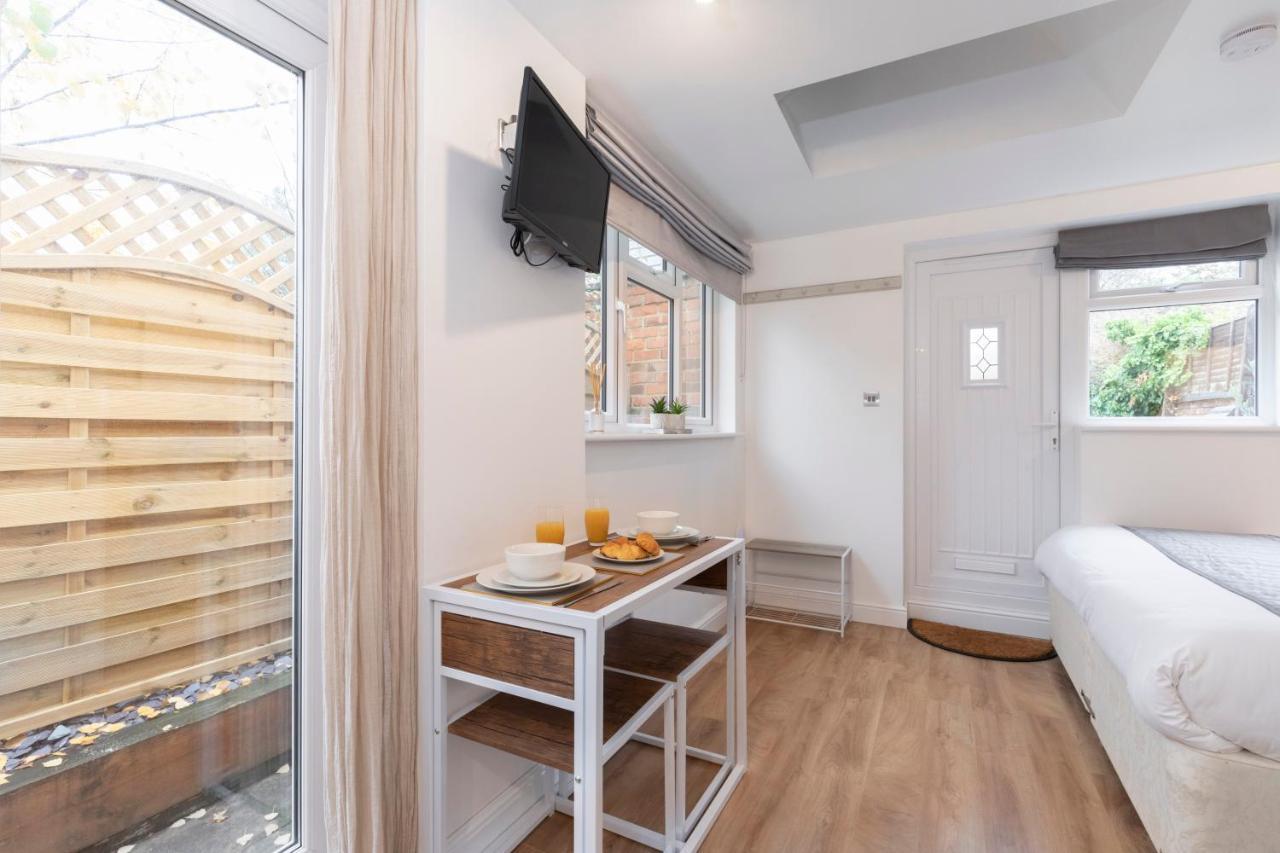 Modern Self Contained Holiday home Cheltenham